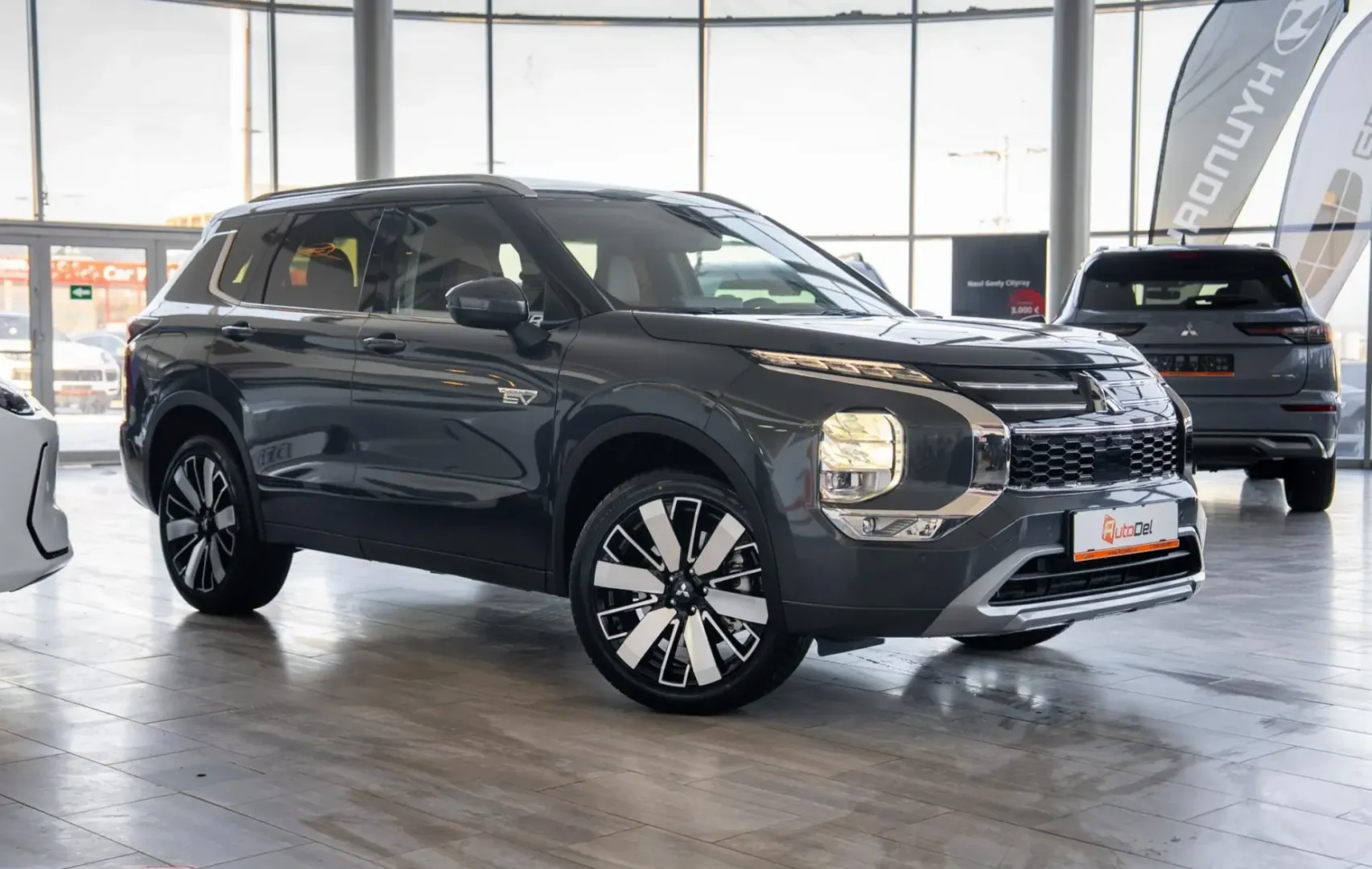 Mitsubishi Outlander PHEV 2.4L 4WD AT Instyle Ultimate
