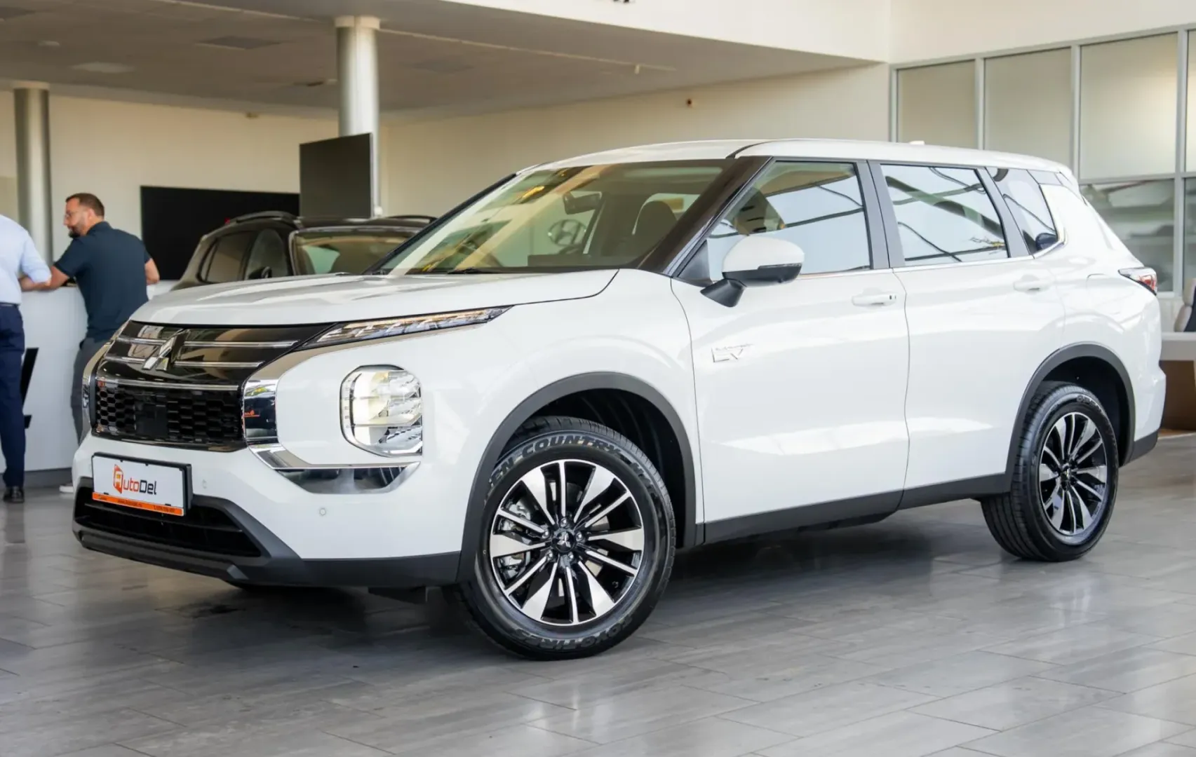 Mitsubishi Outlander PHEV 2.4L 4WD AT Inform