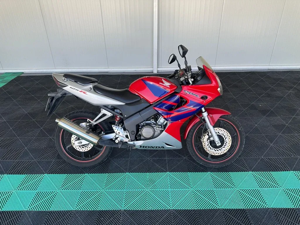 Honda CBR125R