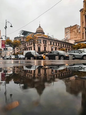 Cele mai bune mașini electrice și hibride pentru oraș (2026)