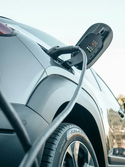 Dezavantajele Mașinilor Electrice și Hibride