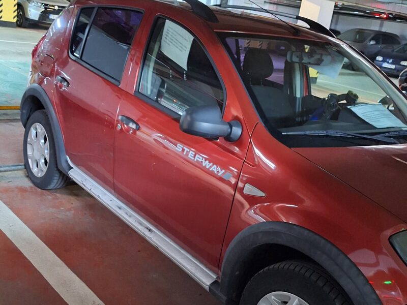 Sandero Stepway benzina 2011,1598 cmc 85 CP 93000 km ,stare buna,unic proprietar.