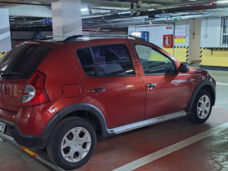 Sandero Stepway benzina 2011,1598 cmc 85 CP 93000 km ,stare buna,unic proprietar.