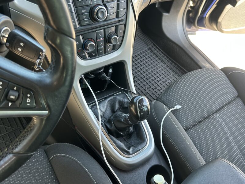 Opel astra J 2011