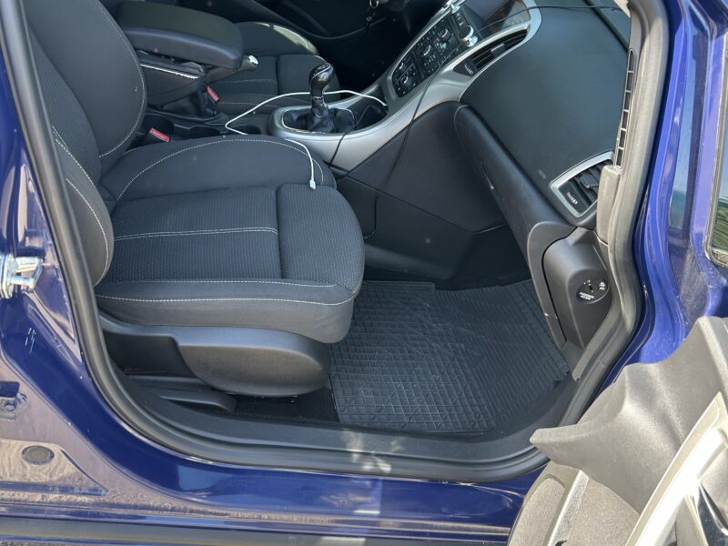 Opel astra J 2011