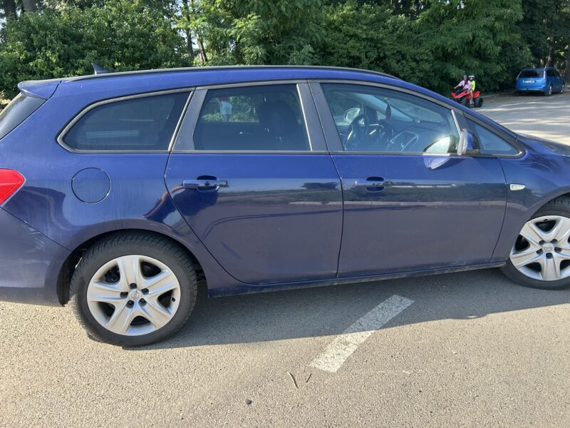 Opel astra J 2011